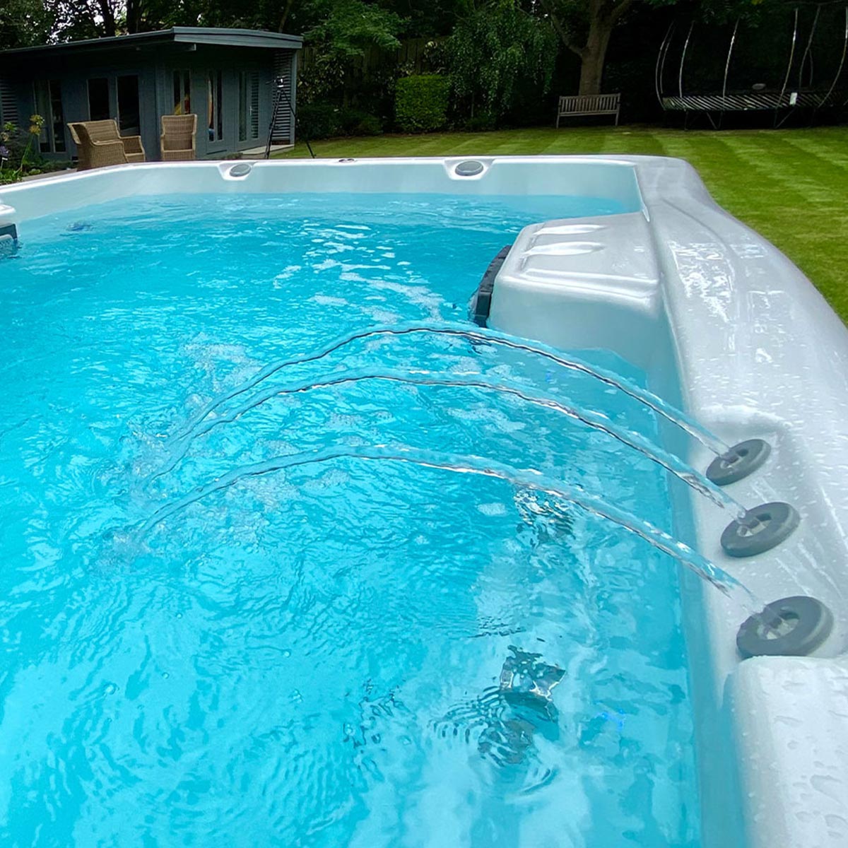 Amazonas_swim_spa_wflow_lifestyle2 Amazonas_swim_spa_wflow_lifestyle2