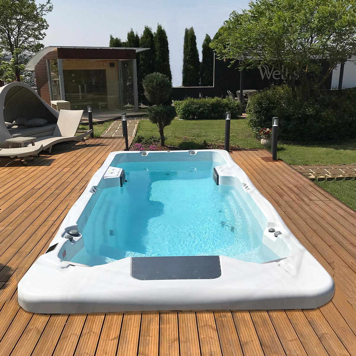 Amazonas_swim_spa_wflow_lifestyle3 Amazonas_swim_spa_wflow_lifestyle3